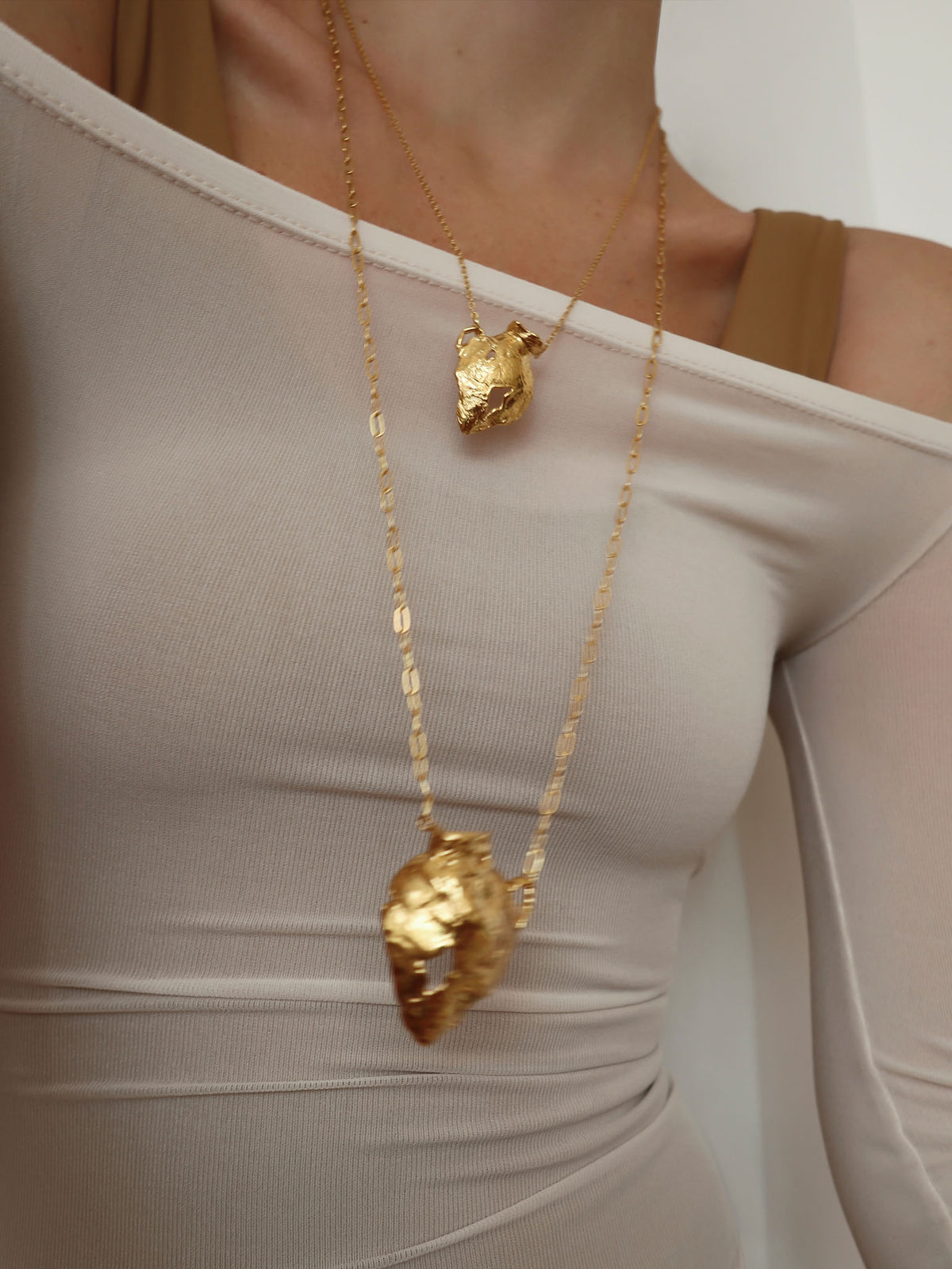 Vacation Small Amphora Necklace Gold